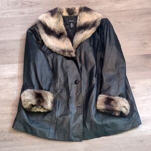 Vintage Black Leather Jacket with Plush Fur Trim, 4X